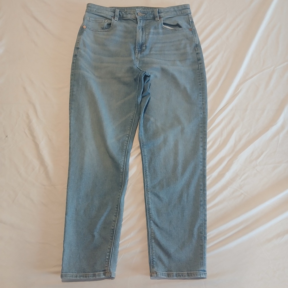 American Eagle High Waisted Mom Jeans Light Wash Blue Stretch Denim Size 12 Reg